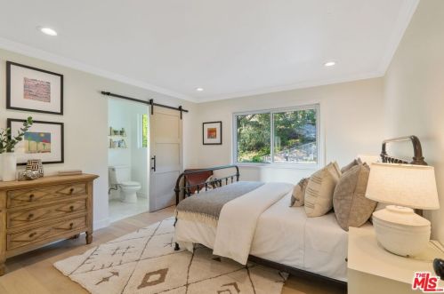 27041 Esward Dr, Calabasas CA  91301-2322 exterior