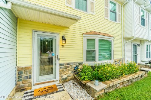 88 Rita Ln, Jackson Twp NJ  08527-2367 exterior