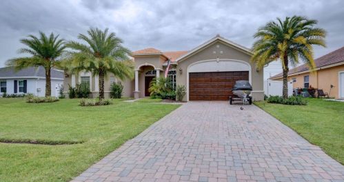 866 Mccracken Ave, Fort Pierce, FL 34953-3936