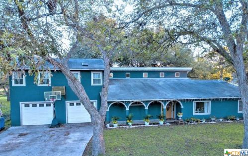 2317 El Rhea Dr, Seguin, TX 78155-3007