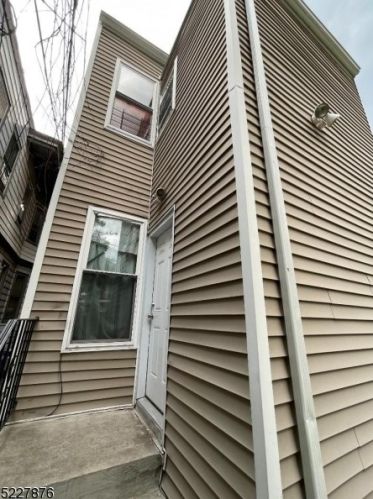 168 18th St, East Orange NJ  07018-0039 exterior