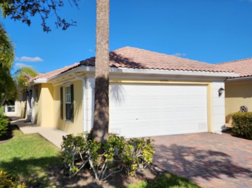 10701 Hartwick Dr, Fort Pierce, FL 34987-1924