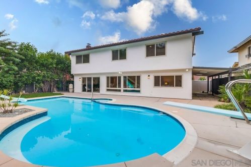 6319 Lake Athabaska Pl, San Diego CA  92119-3526 exterior