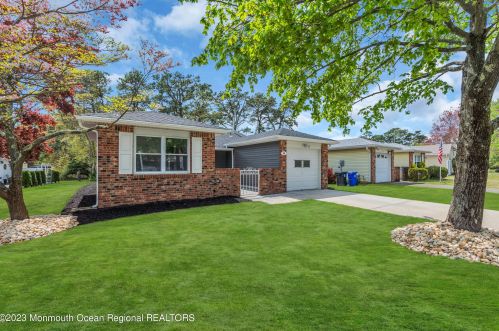 16 Jetty Ct, Bricktown, NJ 08723-7211