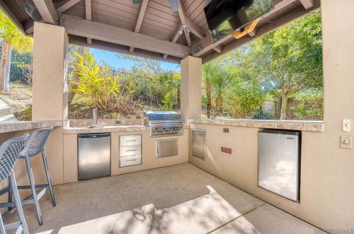 7432 Circulo Sequoia, Carlsbad CA 92009-8467 exterior