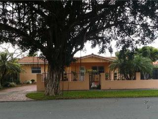 3720 122nd Ct, Miami, FL 33175-3036