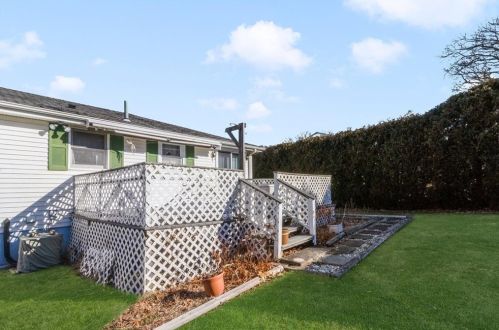 59 Grinnell Ave, Tiverton RI  02878-1901 exterior