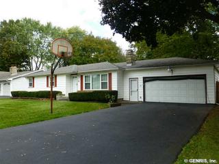 5 Twin Oak Dr, Rochester, NY 14606-4405