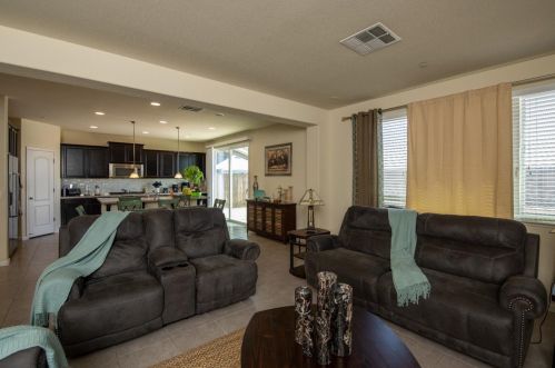 730 Sawtooth St, Manteca CA  95337-7827 exterior