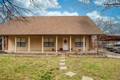 108 Buckboard Dr, Oak Point, TX 75068-2149