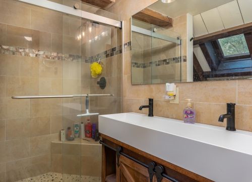 42 Watson Rd, Dover NH  03820-5801 exterior