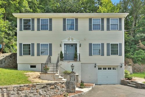 570 Warren Ave, Thornwood, NY 10594-1517