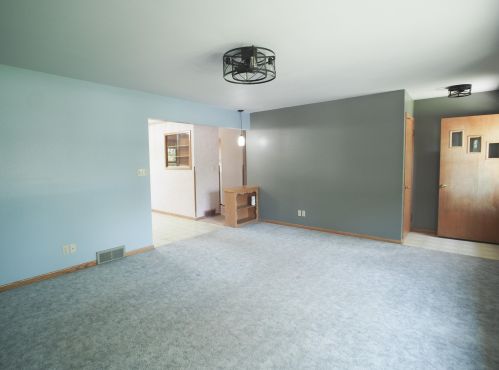 140 Congress Dr, West Bend WI  53095-9518 exterior