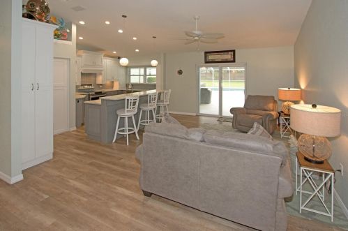 16623 Lake Smith Rd, Umatilla, FL 32784-8836