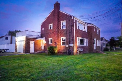 660 Great Neck Rd, Copiague, NY 11726-3811