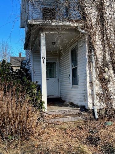 61 Maple St, Litchfield CT  06759-3101 exterior