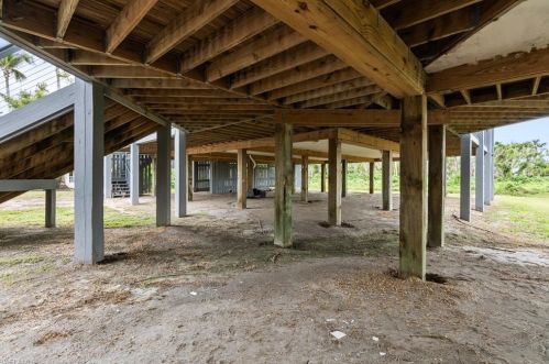 4150 Dingman Dr, Sanibel FL 33957-5107 exterior