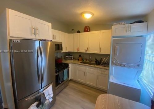 1354 11th St, West Palm Beach, FL 33401-3138