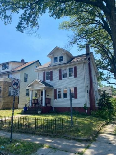 76 Scheerer Ave, Newark NJ  07112-2524 exterior