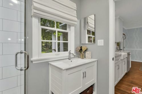 5528 Buffalo Ave, Van Nuys CA 91401-5226 exterior