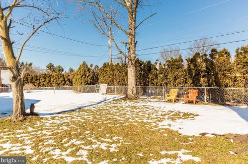 327 Ashford Dr, Lancaster PA 17601-3535 exterior