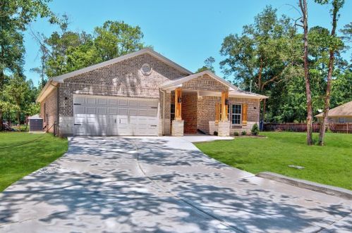 1506 Glen Oaks Dr, Conroe TX  77385-9611 exterior
