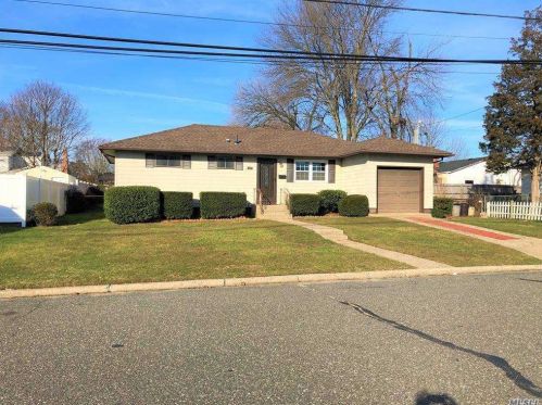 169 Vermont Ave, Bayshore, NY 11706-3202