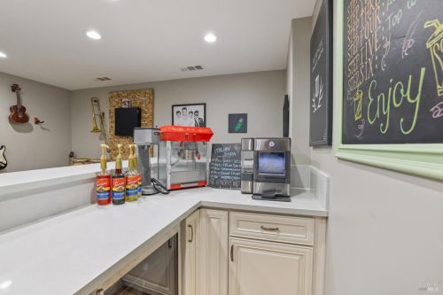 2054 Zinfandel Ct, Vacaville CA  95688-2829 exterior