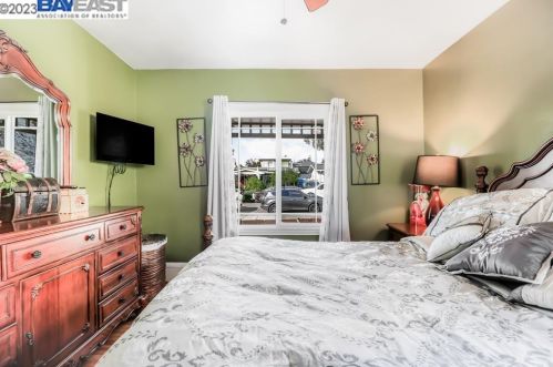 2708 Humboldt Ave, Oakland CA  94602-3635 exterior