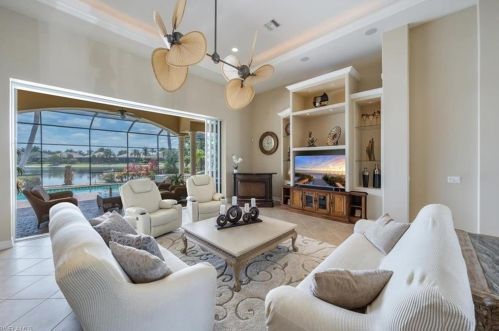 9065 Shenendoah Cir, Naples, FL 34113-1664