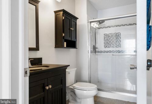 64 Holly Ct, Trenton NJ 08619-4636 exterior