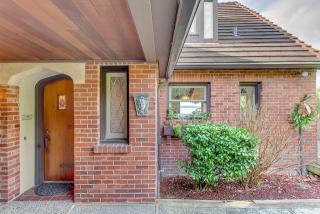 9839 47th Ave, Seattle, WA 98136-2717