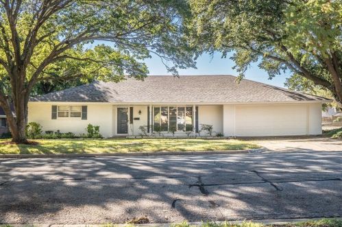 3709 Ashford Ave, Fort Worth, TX 76133-2933