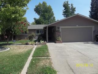 3437 Port Dr, Sacramento, CA 95826-4530