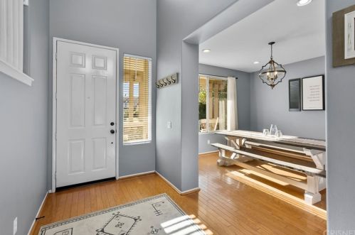 19125 Olympic Crest Dr, Santa Clarita, CA 91351-5007