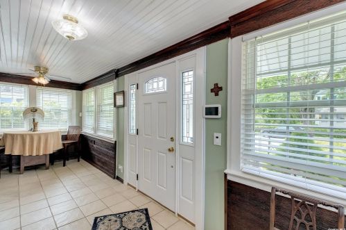 77 Rollstone Ave, West Sayville NY  11796-1309 exterior
