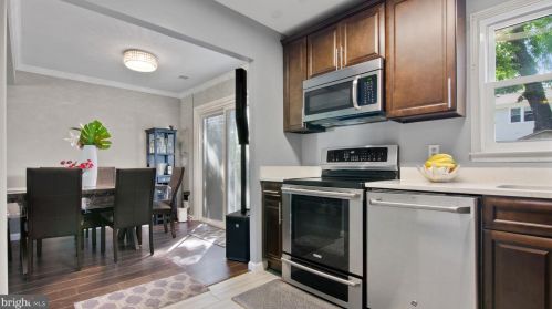 12300 Woodlawn Ct, Woodbridge VA  22192-1921 exterior