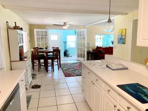 618 Emerald Dr, Key Largo FL 33037-3850 exterior