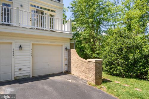 7100 Little Thames Dr, Gainesville VA  20155-4049 exterior