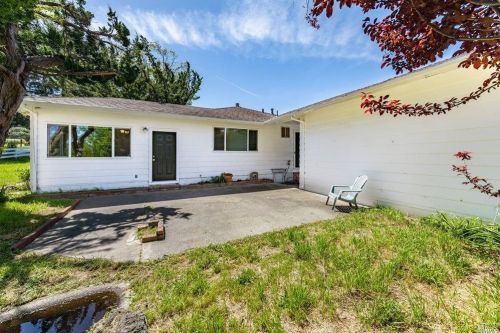 5625 Henning Rd, Sebastopol CA  95472-6332 exterior