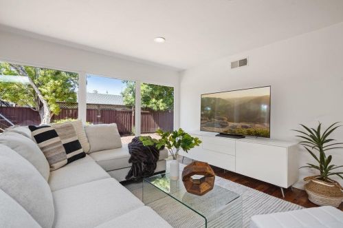 1025 Thistle Ct, Sunnyvale, CA 94086-9079