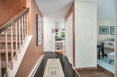 83 Whipstick Rd, Ridgefield, CT 06877-5009