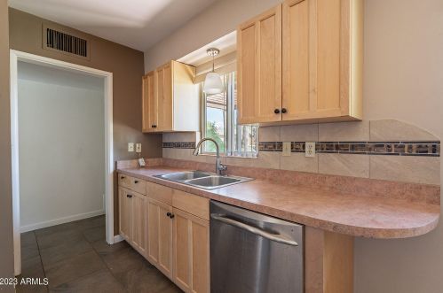 6836 13 Pl, Phoenix AZ 85042-5408 exterior