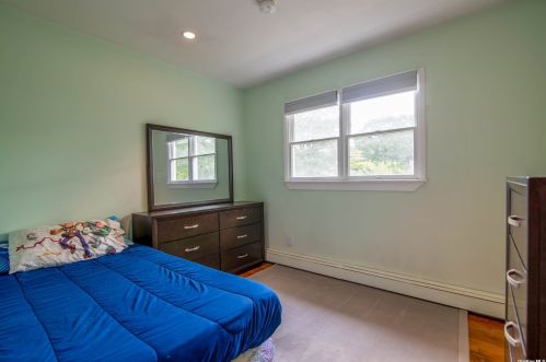 16 Longview Dr, East Quogue NY  11942-3613 exterior