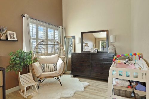 9020 Lismore Dr, Elk Grove CA  95624-2661 exterior