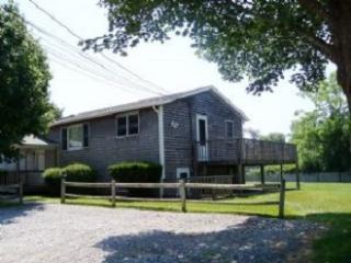 8 Green Kinyon Driftway, South Kingstown RI  02882-5124 exterior