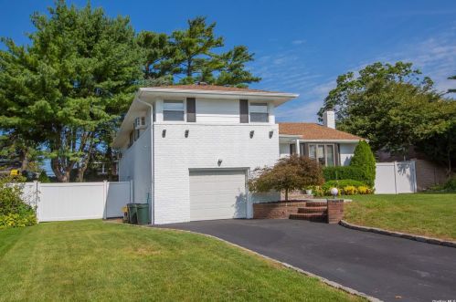 53 Audrey Rd, Westbury, NY 11590-1632