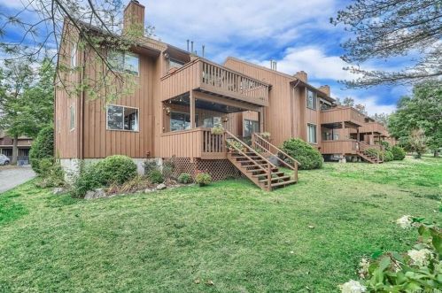 451 Panorama Dr, Mohegan Lake NY  10547-1204 exterior