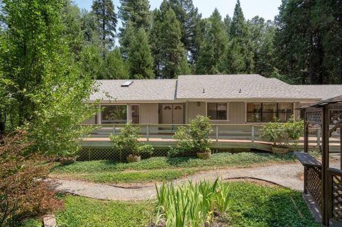 6289 Pine St, Pacific House, CA 95726-9614