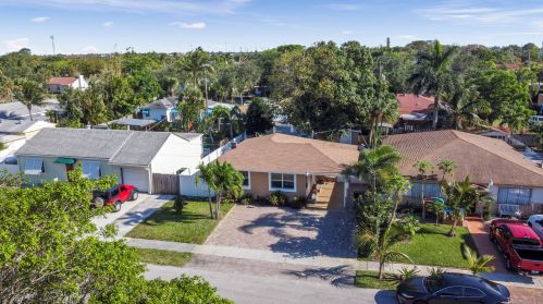 814 Hunter St, West Palm Beach, FL 33405-4230